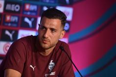 Diogo Dalot em conferência de imprensa (Foto: Miguel Nunes)