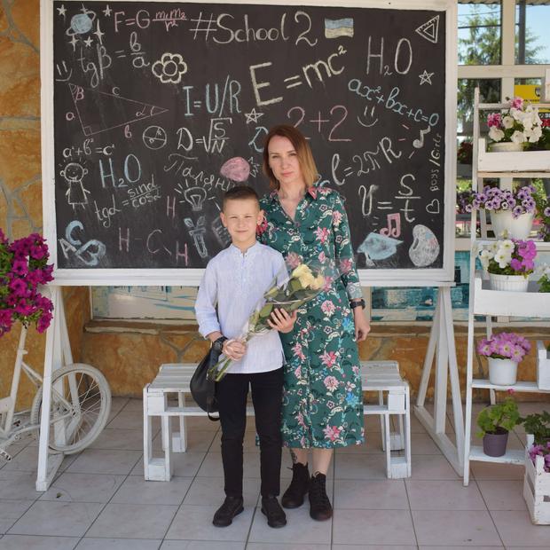 Svetlana Goncharuk  com o filho Ivan, que faleceu num campo de férias da academia do Benfica na Ucrânia (foto: Facebook)