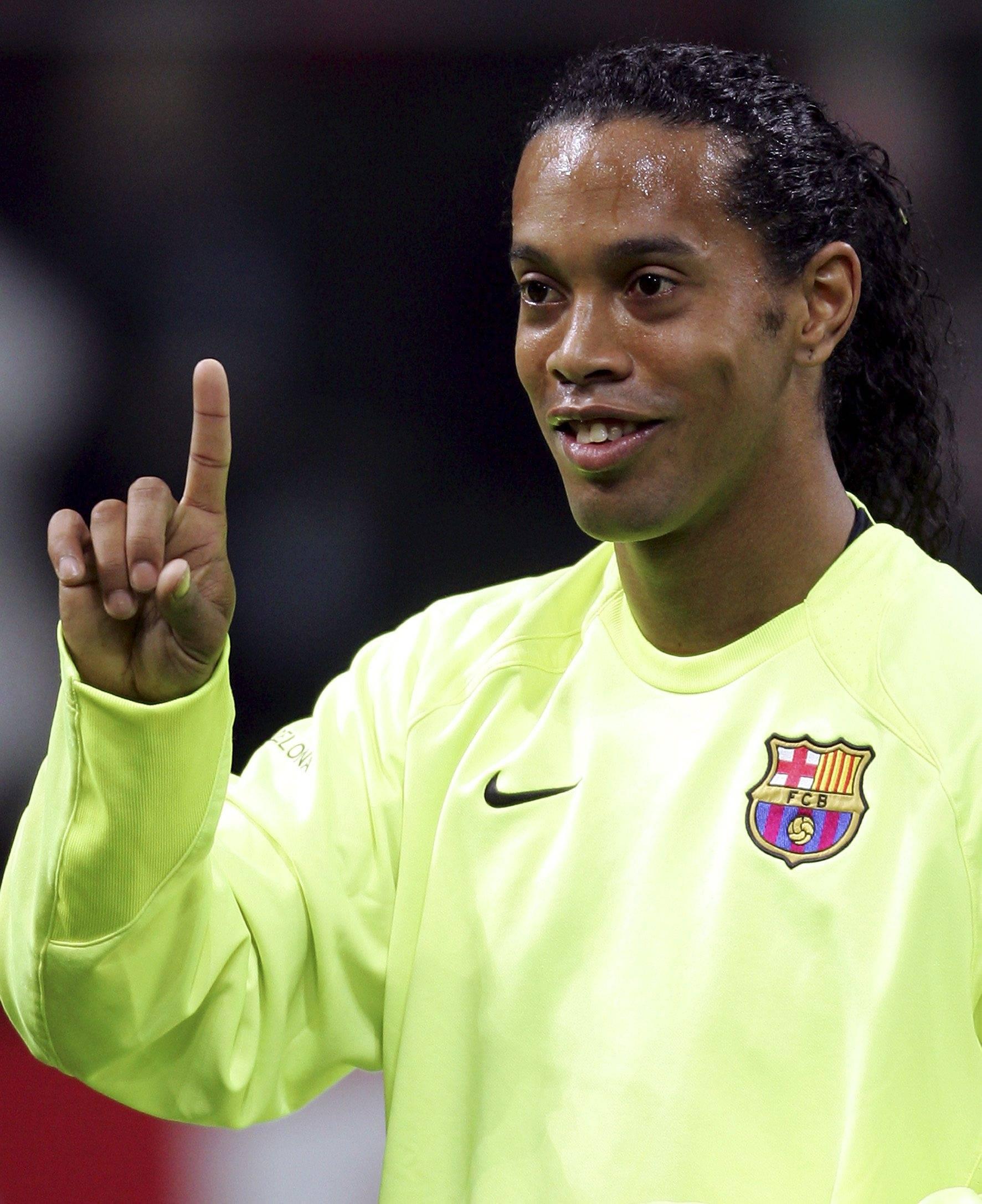 Mundial 2006 – Ronaldinho Gaúcho (Brasil) – depois da Bola de Ouro, a seleção brasileira caiu nos quartos do Campeonato do Mundo que se seguiu