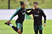 Bruno Alves e Ronaldo em treino da Seleção em 2018 (Foto: Miguel Nunes/ASF)