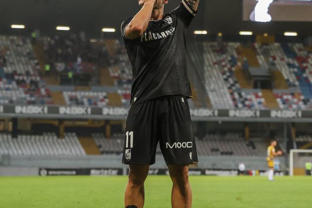 V. Guimarães-Rayo Vallecano: siga o jogo de apresentação dos vimaranenses