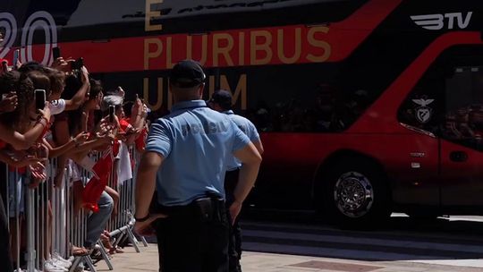 'Mar vermelho' em Beja antes da partida do Benfica para a Suíça