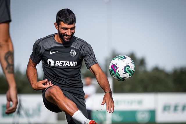 Ricardo Esgaio sem propostas para deixar o Sporting