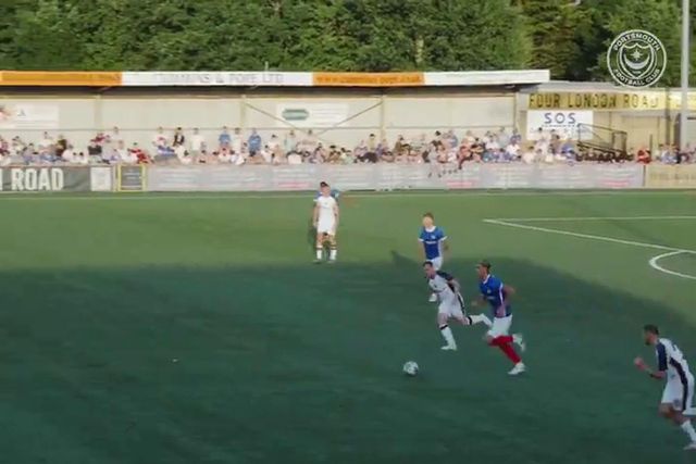 De uma baliza à outra e ainda fez isto: que golaço!