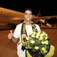 Adeptos do AEK recebem Lamela em enorme euforia