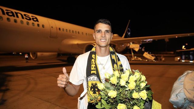 Adeptos do AEK recebem Lamela em enorme euforia