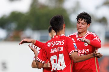 Mestria nos cantos dá vitória ao Benfica B sobre o Feirense