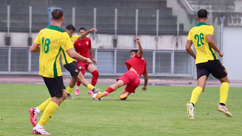 Chuva de golos no encontro particular entre Estrela da Amadora e Paços de Ferreira