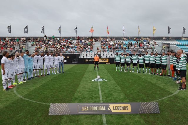 Minuto de silêncio em memória de Manuel Fernandes