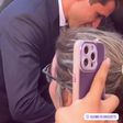 Federico Chiesa dá autógrafos... no próprio casamento