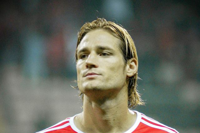 Recorde alguns jogadores que morreram após caírem inanimados em campo