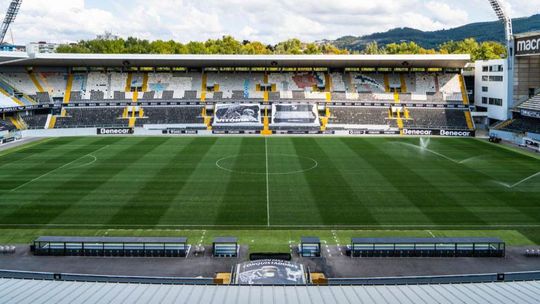 PSP obrigada a intervir após problemas causados por adeptos do Rayo Vallecano em Guimarães