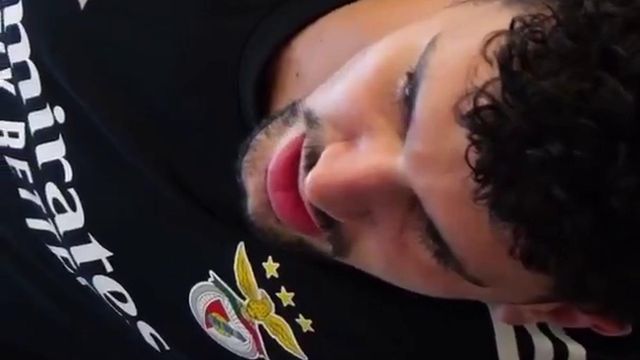 Tomás Araújo mostra dotes na música (vídeo)