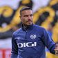 Raúl de Tomás no banco de suplentes do Rayo Vallecano
