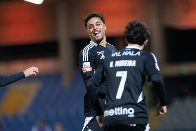 Lyon e Lens querem Kluivert… e PAOK também está na corrida