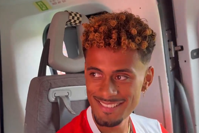 Chegada épica de helicóptero de Gonçalo Borges ao Feyenoord (vídeo)