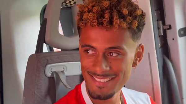 Chegada épica de helicóptero de Gonçalo Borges ao Feyenoord (vídeo)