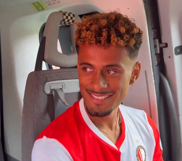 Chegada épica de helicóptero de Gonçalo Borges ao Feyenoord (vídeo)