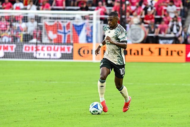 Português ao lado de Messi