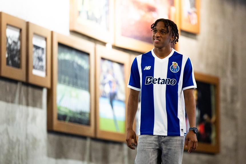 Cardoso Varela regressa aos azuis e brancos, dois anos depois de sair - Foto: FC Porto