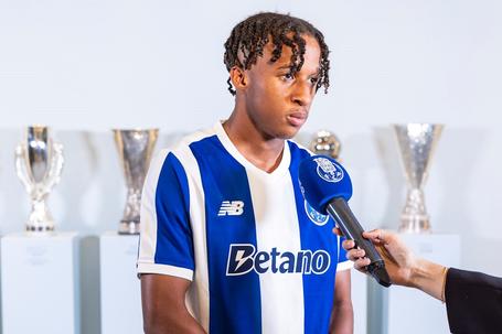 Cardoso Varela volta a vestir a camisola azul e branca - Foto: FC Porto
