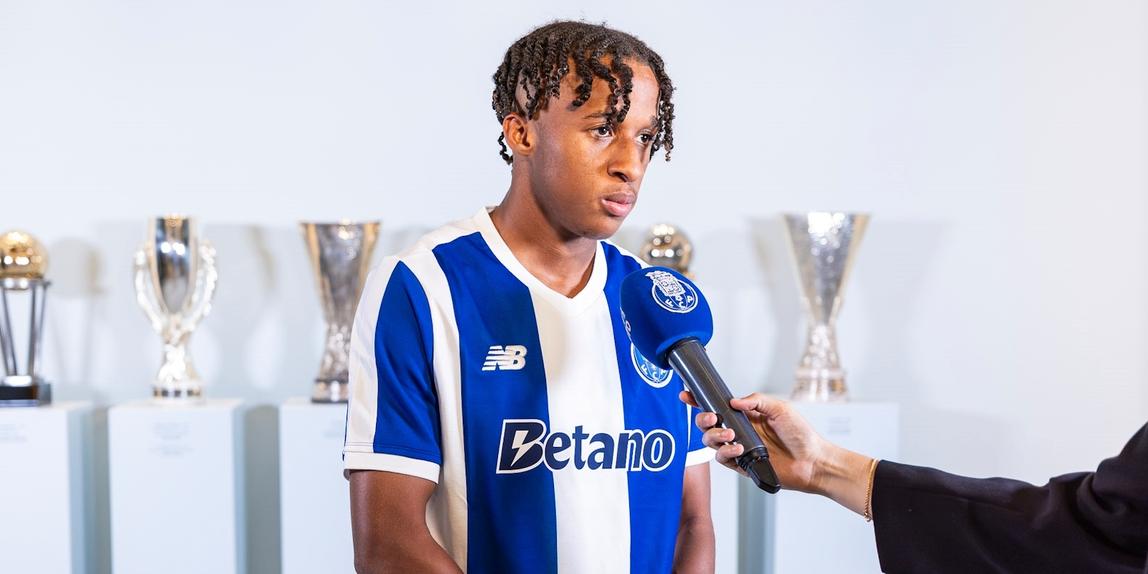 Cardoso Varela volta a vestir a camisola azul e branca - Foto: FC Porto