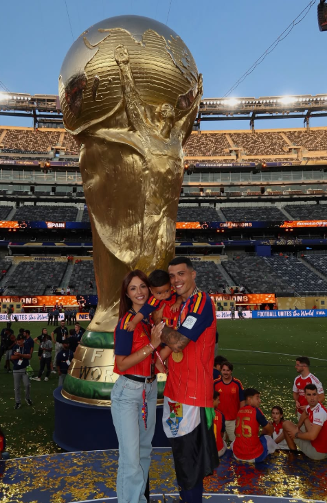 Pedro Porro celebra a conquista do Mundial - Foto: Pedro Porro/Instagram