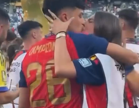 Pedri e a namorada - Foto: Alejandra Dorta/Instagram