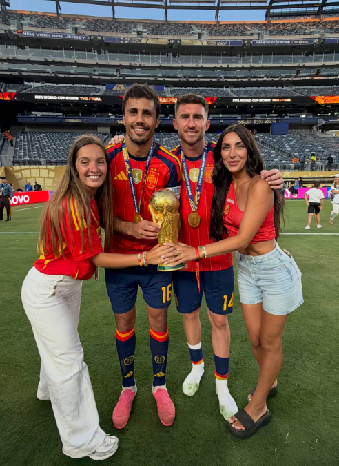 Rodri e Laporte festejam conquista do Mundial - Foto: Sara Botello/Instagram