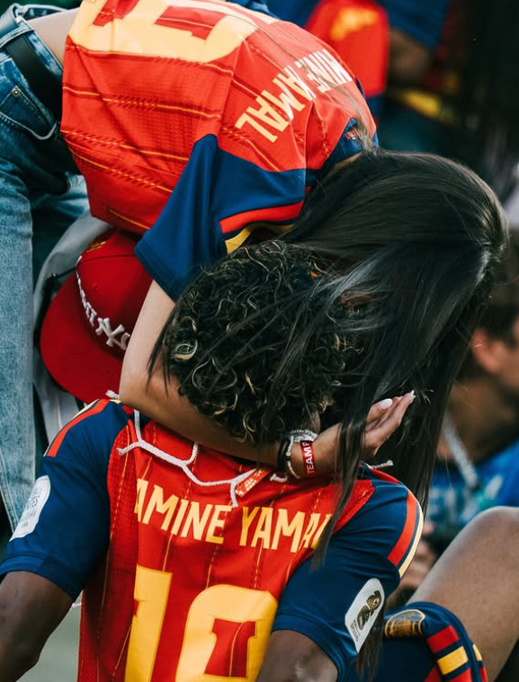 Lamine Yamal no relvado após sagrar-se campeão do mundo - Foto: Lamine Yamal/Instagram