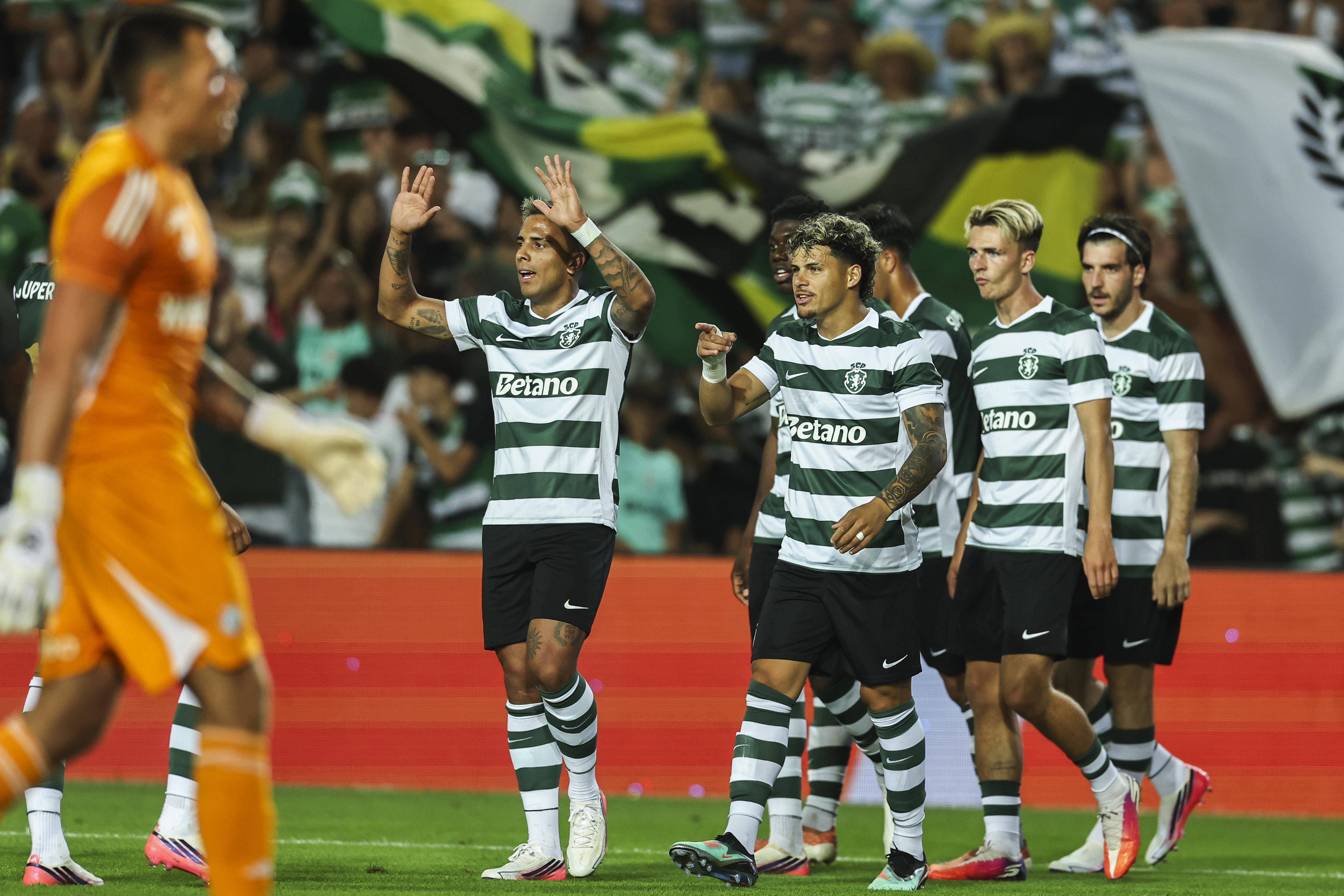 Rodrigo Zalazar  fez a festa do golo pouco depois de ter entrado em campo (Foto Ricardo  Nascimento/LUSA)