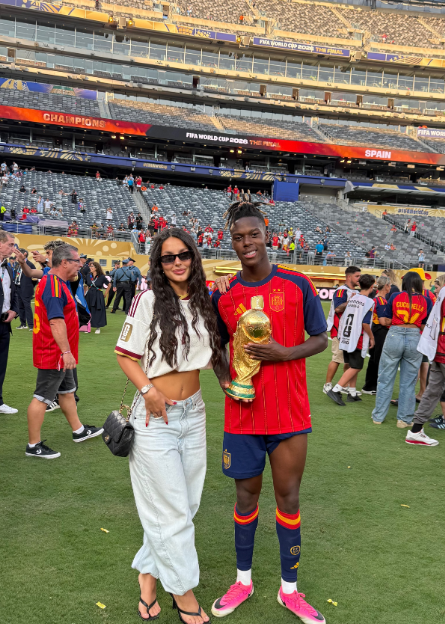 Nico Williams e a namorada - Foto: Ainhi Garcia/Instagram