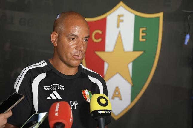 «Vão ter que entrar jogadores», diz Pepa