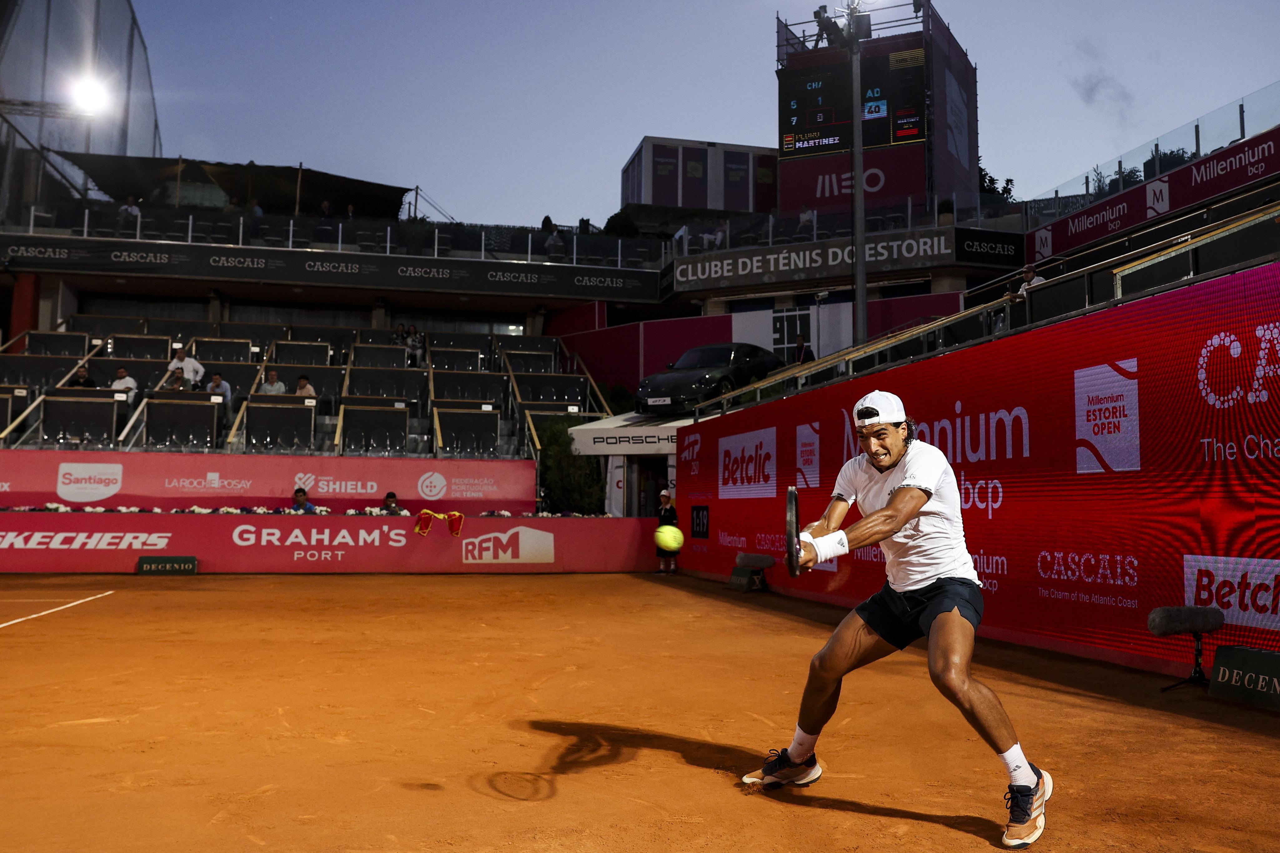 Henrique Rocha não conseguiu passar à segunda ronda do Estoril Open    Fotografia Miguel A. Lopes