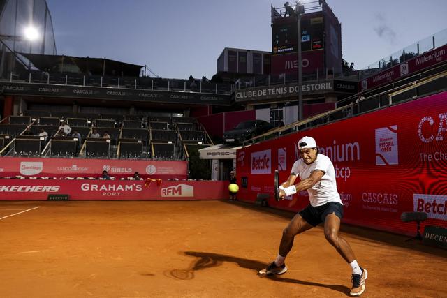 Henrique Rocha não conseguiu passar à segunda ronda do Estoril Open    Fotografia Miguel A. Lopes
