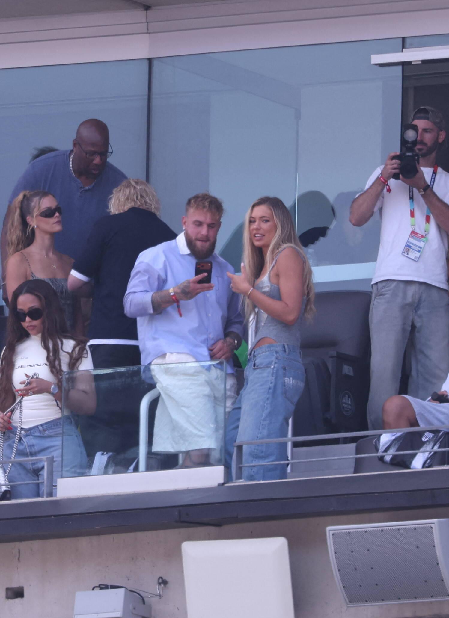 Jake Paul e Jutta Leerdam, estrela dos últimos Jogos Olímpicos de Inverno. Foto IMAGO