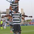 Doumbia e Flávio Gonçelves celebram o golo - Foto: RICARDO NASCIMENTO/LUSA