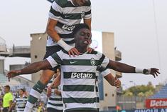 Doumbia e Flávio Gonçelves celebram o golo - Foto: RICARDO NASCIMENTO/LUSA