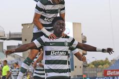 Doumbia e Flávio Gonçelves celebram o golo - Foto: RICARDO NASCIMENTO/LUSA