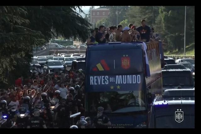 Receção apoteótica aos campeões do mundo em Madrid