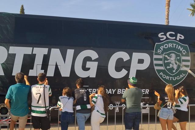 Sporting recebido com muitos aplausos antes de defrontar o Estrasburgo