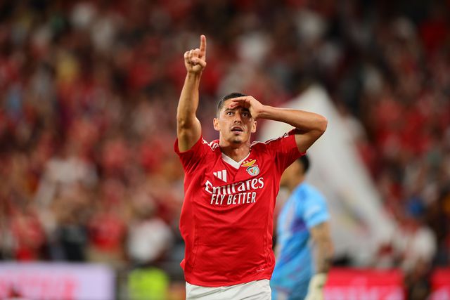 Tiago Gouveia com ordem para ficar no Benfica... para já