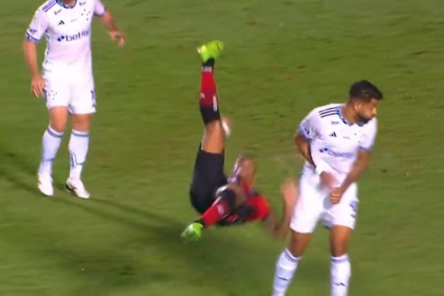 Vídeo: No Brasil já se fala em Puskas para esta ‘bicicleta’ e até o guarda-redes concorda