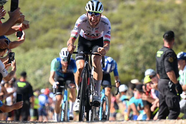 João Almeida abandona no Mundial de fundo após queda