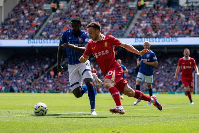 Diogo Jota espera jogar «mais pelo centro» com Arne Slot
