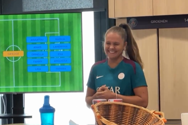 Vídeo: jogadora do PSG revela à equipa que está grávida
