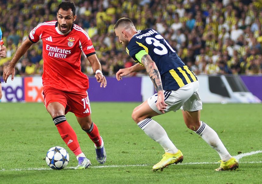 Pavlidis em duelo com Skriniar