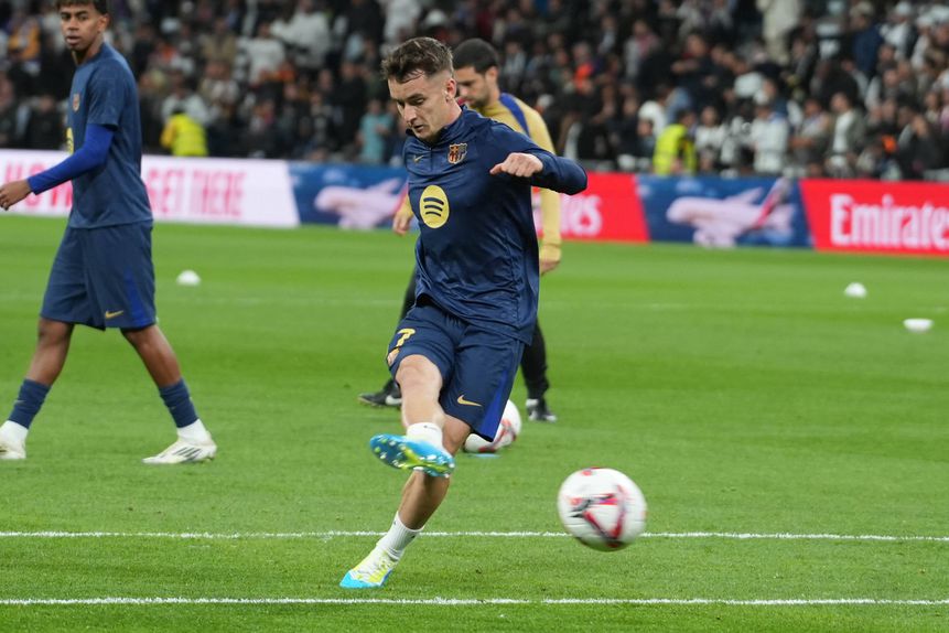 Marc Casadó no aquecimento para o clássico do último ano com o Real Madrid