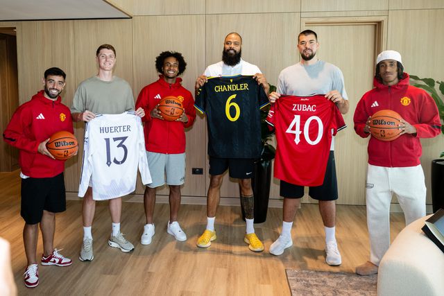 Tyson Chandler (2,13m) confundido com Bruno Fernandes (1,79m) em Manchester