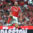 Aursnes é titular indiscutível do Benfica, seja a lateral. médio ou extremo